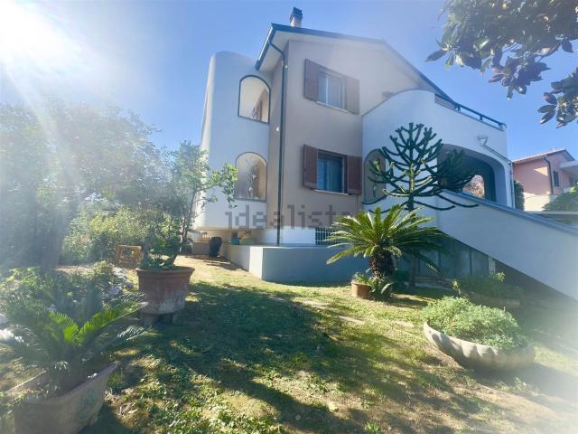 Appartamento in vendita di 149 m² in Via della Casaccia