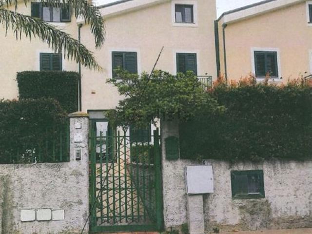 Appartamento in vendita di 149 m² in Via della Solidarietà