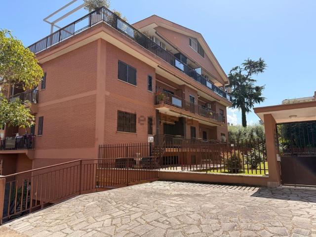 Appartamento in vendita di 149 m² in Via di Torre Gaia
