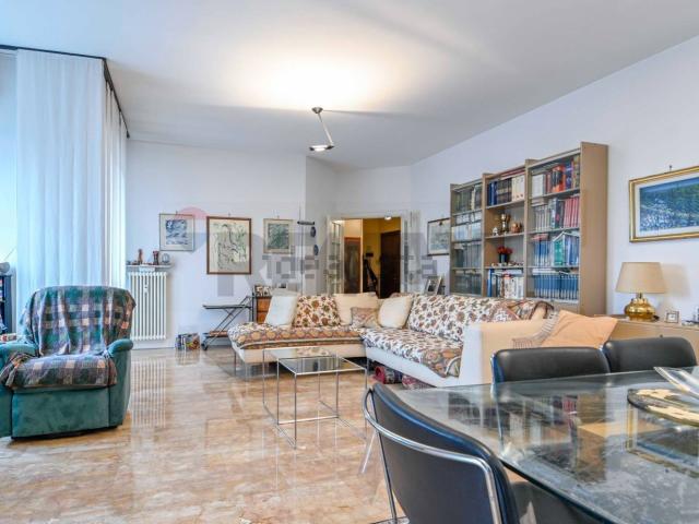 Appartamento in vendita di 149 m² in Via F. Corridoni, 42