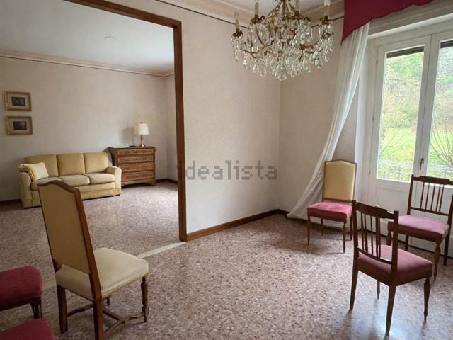 Appartamento in vendita di 149 m² in Via Fratelli Comolli