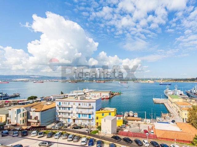 Appartamento in vendita di 149 m² in Via XIV Ottobre, 21