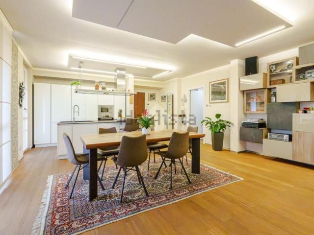 Appartamento in vendita di 149 m² in Viale M. Buonarroti, 1