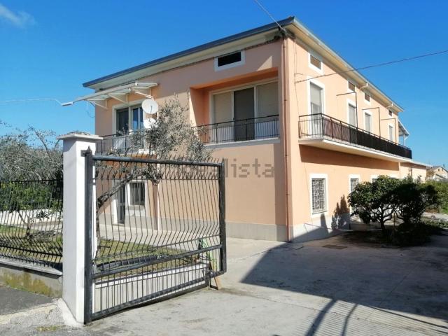 Appartamento in vendita di 149 m² in Contrada Villa Rogatti