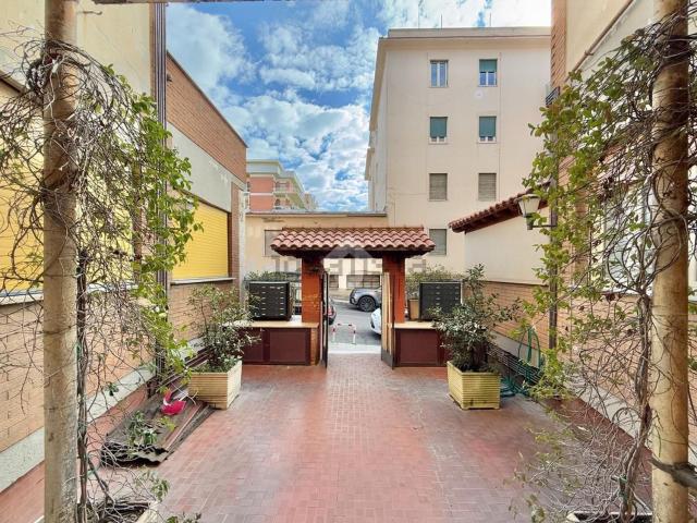 Appartamento in vendita di 150 m² in Via Caduti sul Lavoro, 2