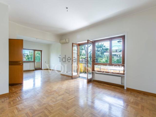 Appartamento in vendita di 150 m² in Via Cassia