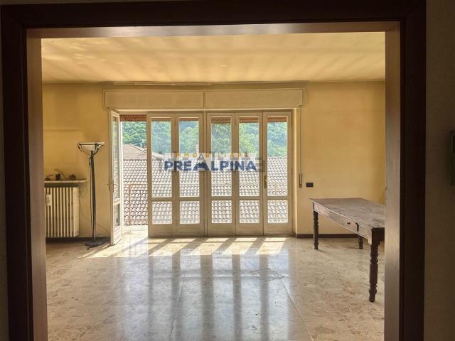 Appartamento in vendita di 150 m² in Via A. Locatelli, 53