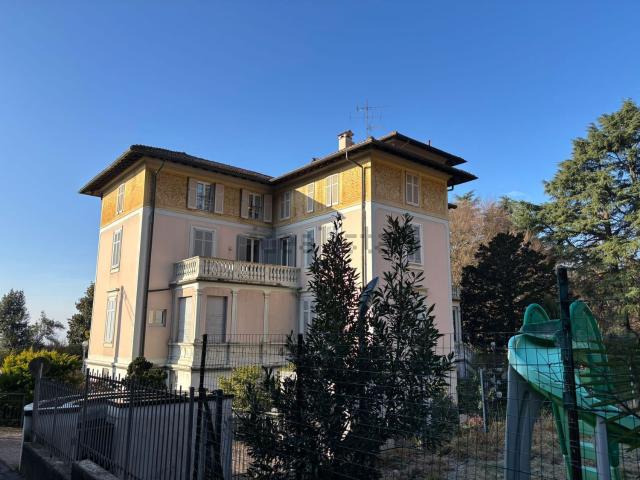 Appartamento in vendita di 150 m² in Via Ammiraglio Francesco Caracciolo, 83
