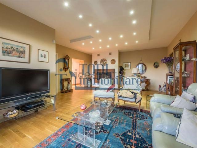 Appartamento in vendita di 150 m² in Via Angelo Cortesi, 94