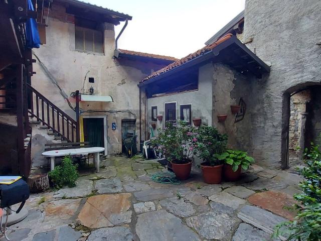 Appartamento in vendita di 150 m² in Via Aga