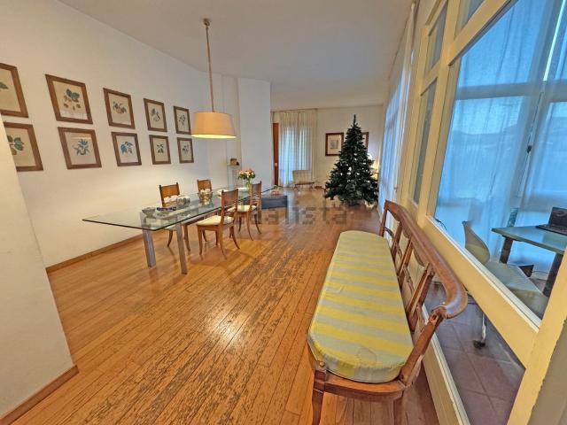 Appartamento in vendita di 150 m² in Via Agostino Falconi, 87
