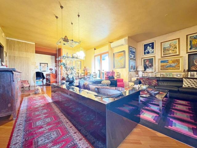 Appartamento in vendita di 150 m² in Via Alberto Amman, 14