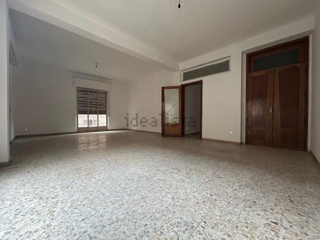 Appartamento in vendita di 150 m² in Via Alberto Gatto, 14