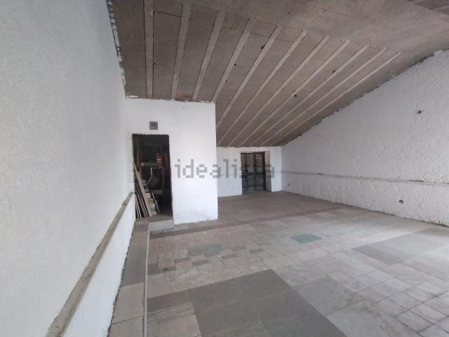Appartamento in vendita di 150 m² in Via Alcide De Gasperi