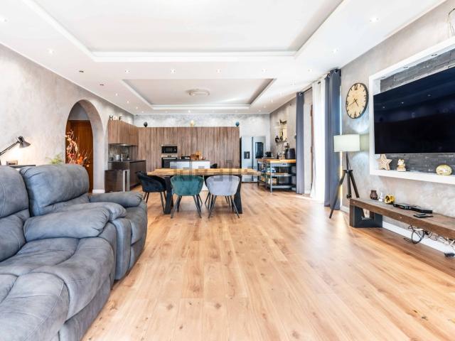 Appartamento in vendita di 150 m² in Via Arturo Toscanini