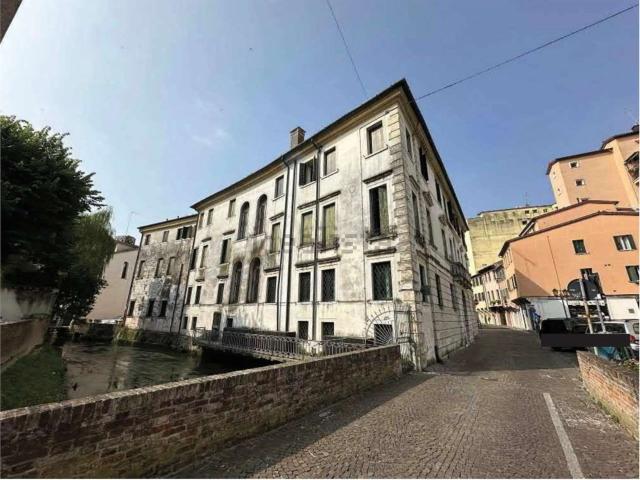 Appartamento in vendita di 150 m² in Via Avogari, 1