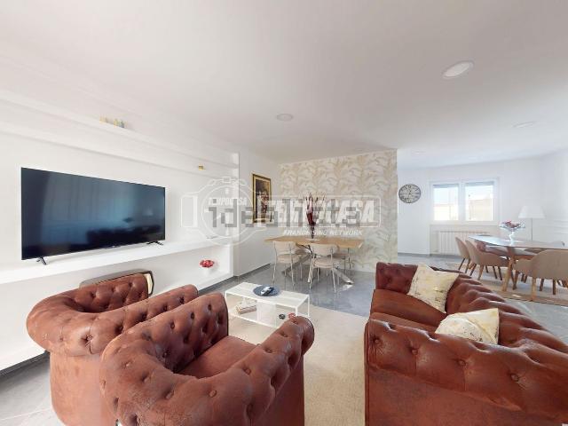 Appartamento in vendita di 150 m² in Via Garcia Lorca, 11