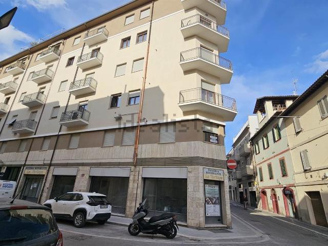 Appartamento in vendita di 150 m² in Via Gentile da Foligno, 19