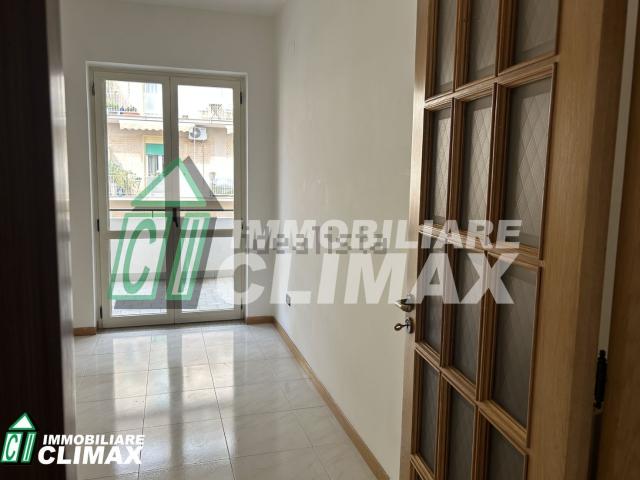 Appartamento in vendita di 150 m² in Via Giulio Antonio Acquaviva, 132