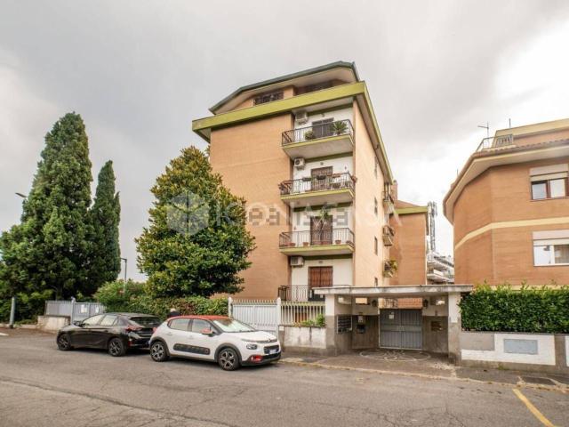 Appartamento in vendita di 150 m² in Via Giulio Curioni