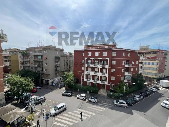 Appartamento in vendita di 150 m² in Via Giuseppe Mantellini