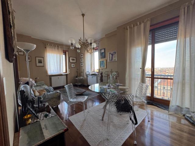 Appartamento in vendita di 150 m² in Via Giosuè Carducci