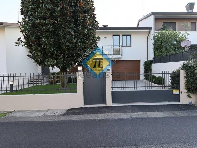 Appartamento in vendita di 150 m² in Via Giorgione, 9