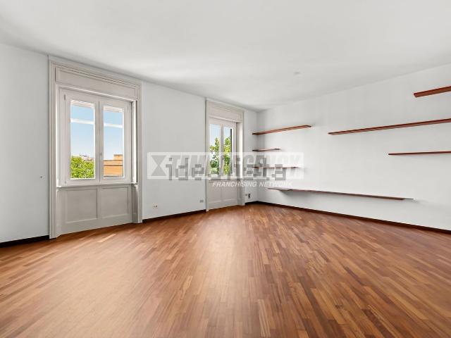 Appartamento in vendita di 150 m² in Via Giovanni Pascoli, 56