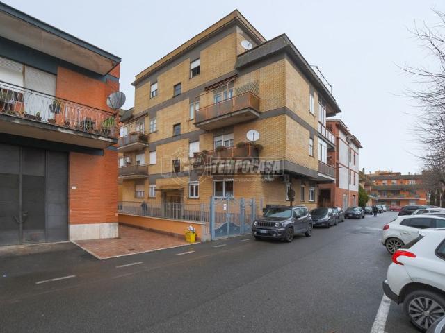 Appartamento in vendita di 150 m² in Via Giovanni Pascoli