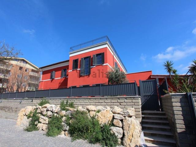Appartamento in vendita di 150 m² in Via Girolamo Nisio, 42