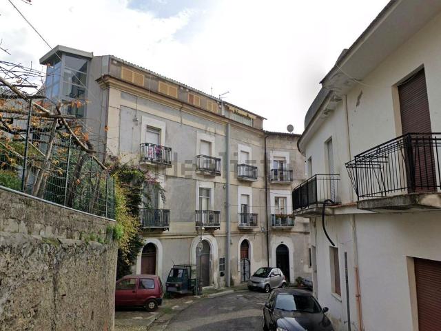Appartamento in vendita di 150 m² in Via Dottor G. Oliva, 12