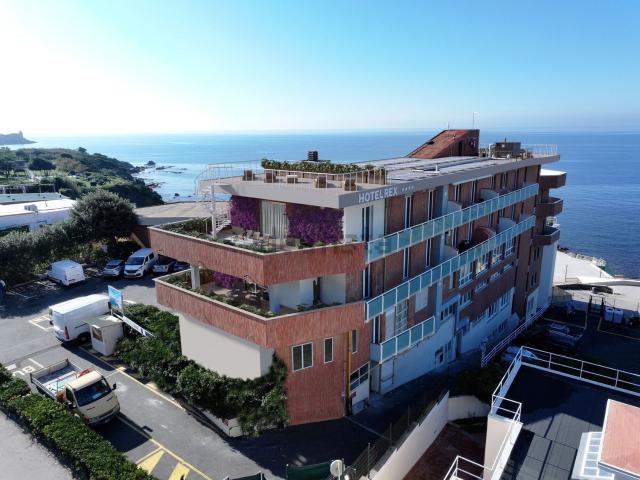 Appartamento in vendita di 150 m² in Via del Littorale, 164