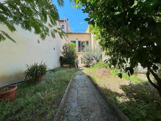 Appartamento in vendita di 150 m² in Via del Ponte alle Riffe, 56