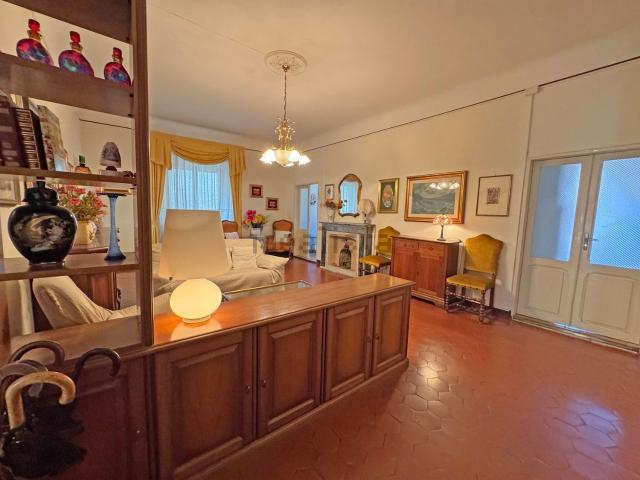 Appartamento in vendita di 150 m² in Via del Prione, 309