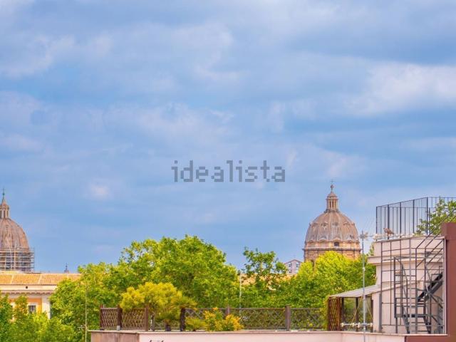 Appartamento in vendita di 150 m² in Via della Lungaretta