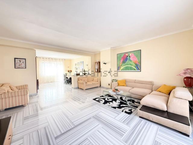 Appartamento in vendita di 150 m² in Via delle Azzorre, 391