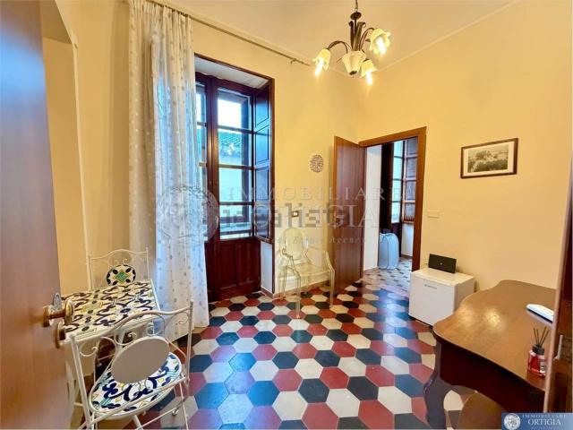 Appartamento in vendita di 150 m² in Via delle Vergini