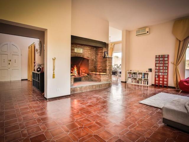 Appartamento in vendita di 150 m² in Via di Colline