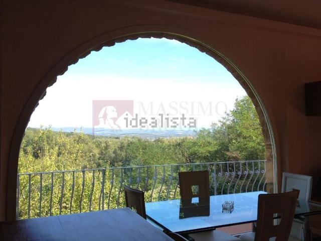 Appartamento in vendita di 150 m² in Via di Carpineta