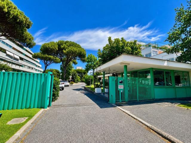 Appartamento in vendita di 150 m² in Via di Casal Palocco