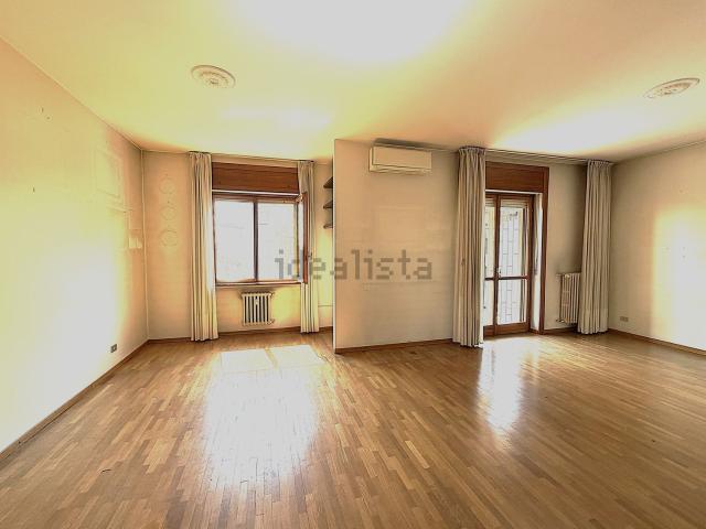 Appartamento in vendita di 150 m² in Via Enrico Mattei, 56