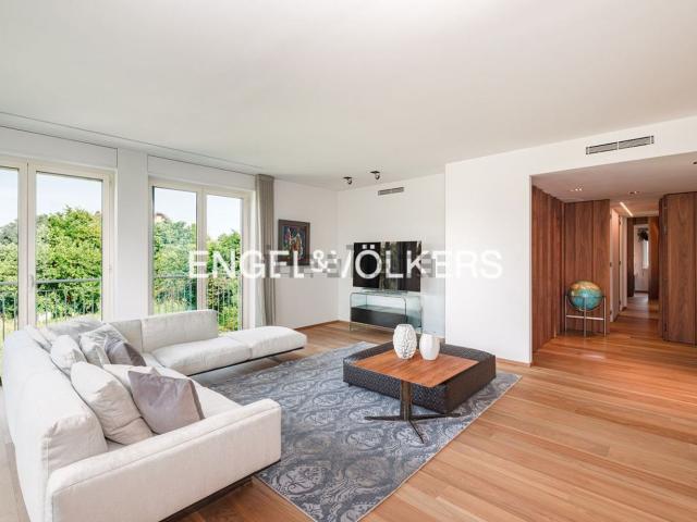 Appartamento in vendita di 150 m² in Via Edoardo Jenner, 12