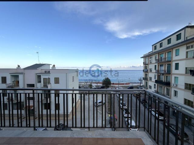 Appartamento in vendita di 150 m² in Via F.Caracciolo, 9