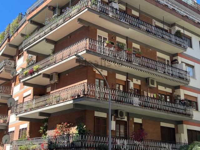 Appartamento in vendita di 150 m² in Via Festo Avieno, 37