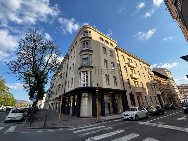 Appartamento in vendita di 150 m² in Via Floriano Ferramola, 1