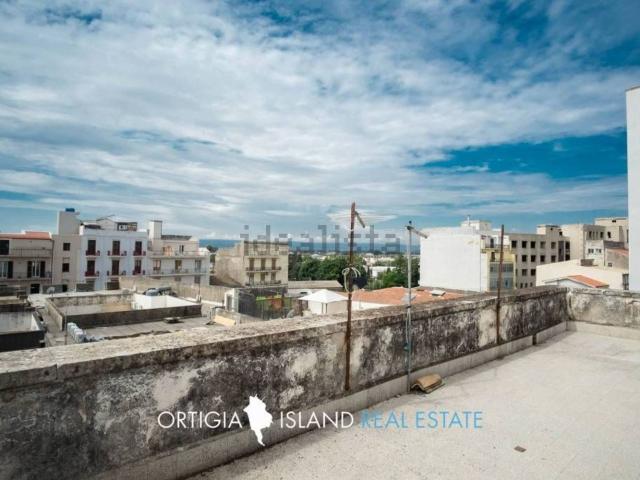 Appartamento in vendita di 150 m² in Via Francesco Crispi