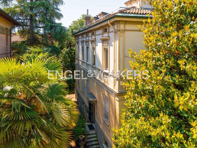 Appartamento in vendita di 150 m² in Via Francesco Zambrini, 10