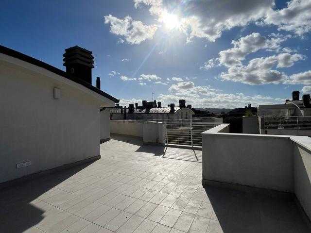 Appartamento in vendita di 150 m² in Via Hermada