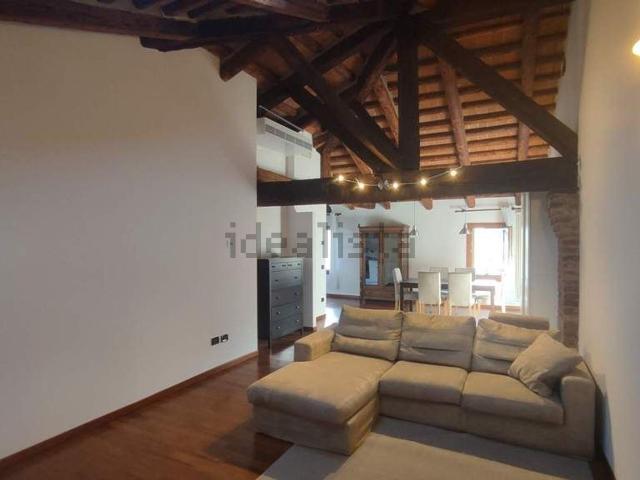 Appartamento in vendita di 150 m² in Via Indipendenza
