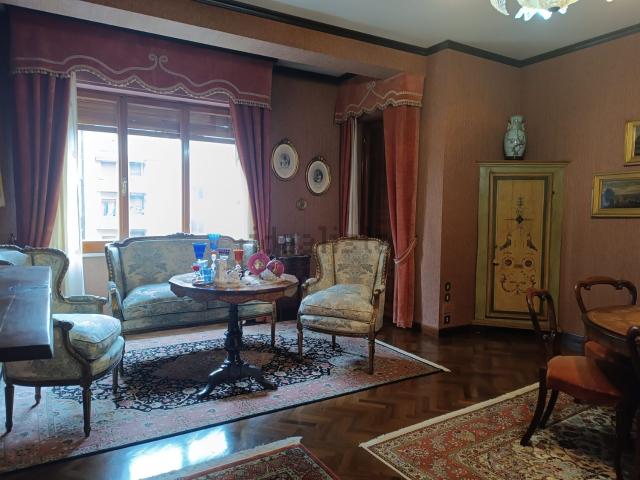 Appartamento in vendita di 150 m² in Via Jacopone da Todi